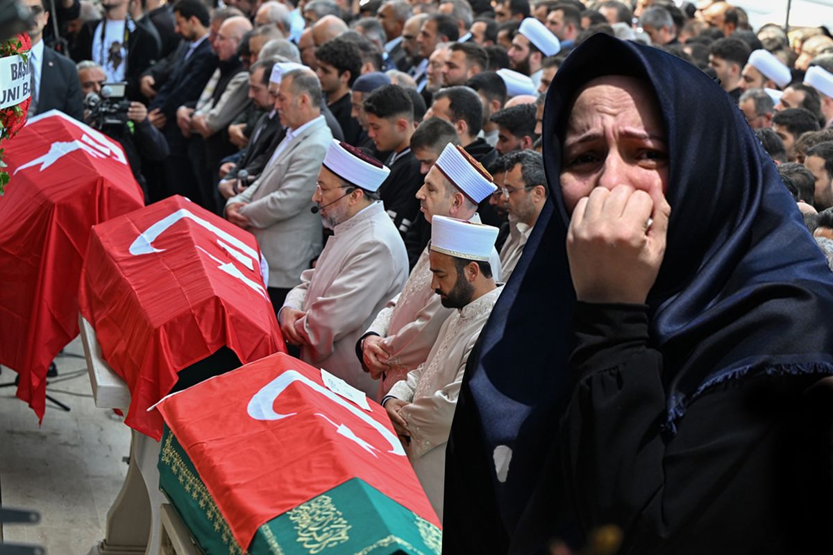 Saldırıda ölen 4 öğrenci gözyaşları içerisinde uğurlandı