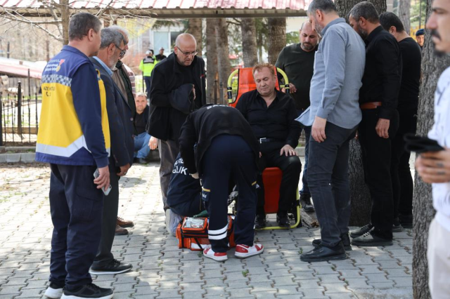 Ayla Öğretmen'in cenazesinde kahreden olay! Eşi tabut başında fenalaştı