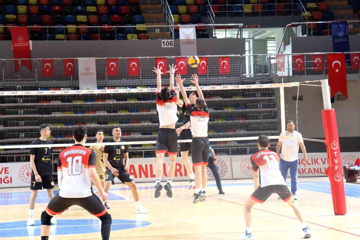 Şanlıurfa Büyükşehir Belediyesi genç erkekler voleybol takımı filede iddialı