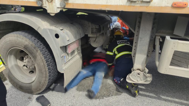 Tırını tamir ederken aracın hareket etmesiyle ezilerek can verdi