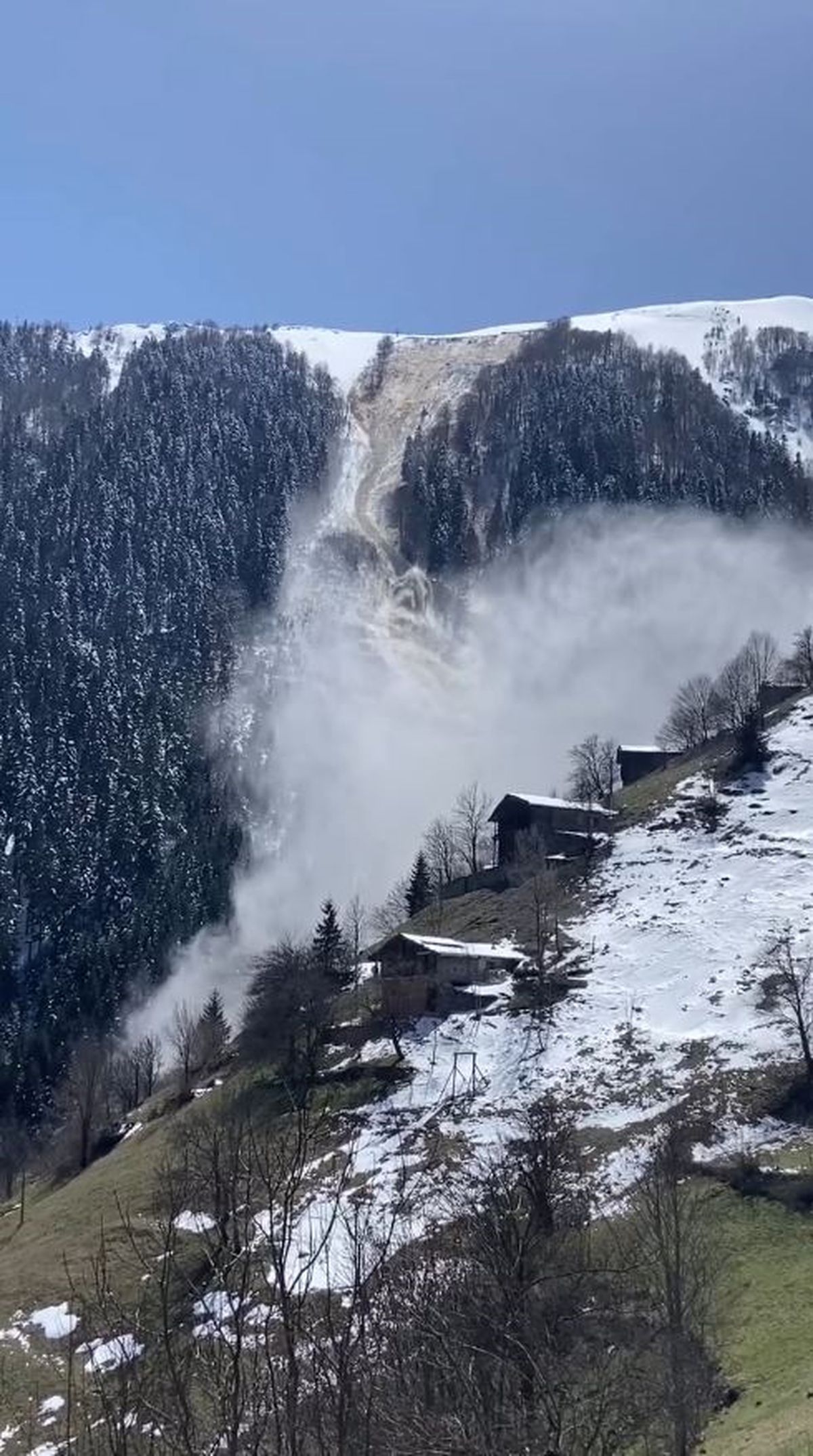 Çaykara\'da Çığ Anları Görüntülendi