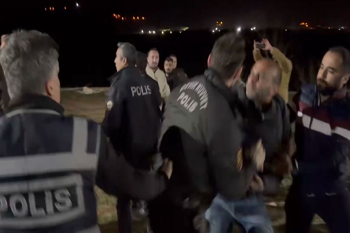 Tunceli Adliyesi önünde Gülistan Doku’nun ailesi ile şüpheli yakınları arasında arbede