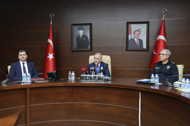 Randevusu olmayan ebeveynler okul bahçesine sokulmayacak