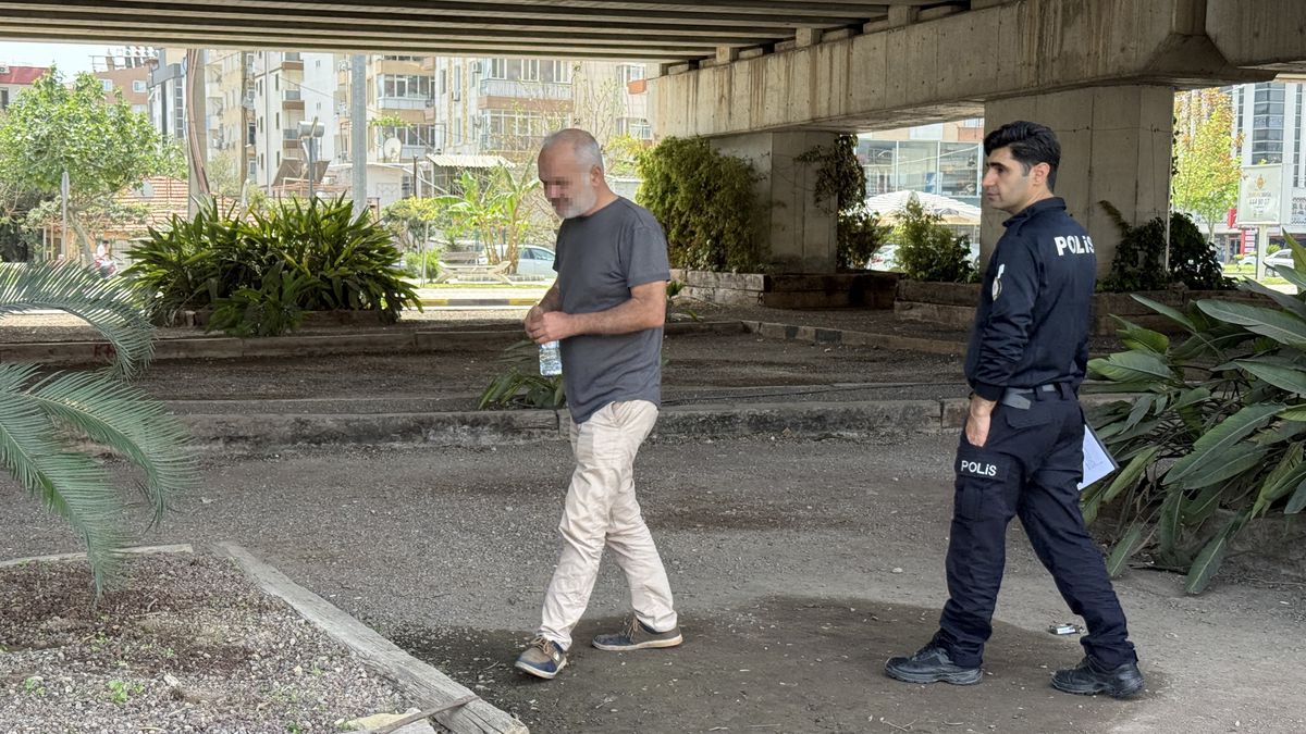 TIR\'ın Çarpmasıyla Mendil Satıcısı Hayatını Kaybetti