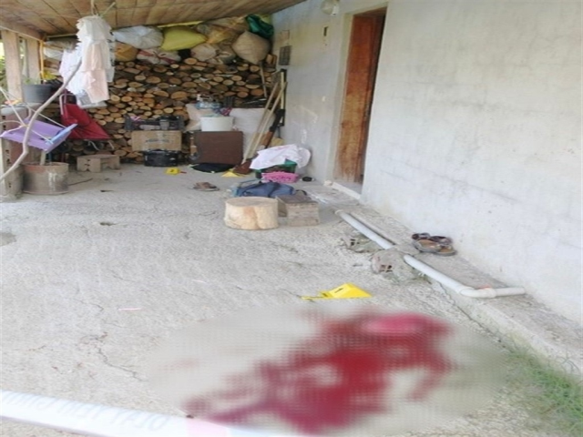 8 yıl önce tüfekle öldürülen Kerem'in ailesinin avukatı duruşma salonunda bastonla olayı canlandırdı