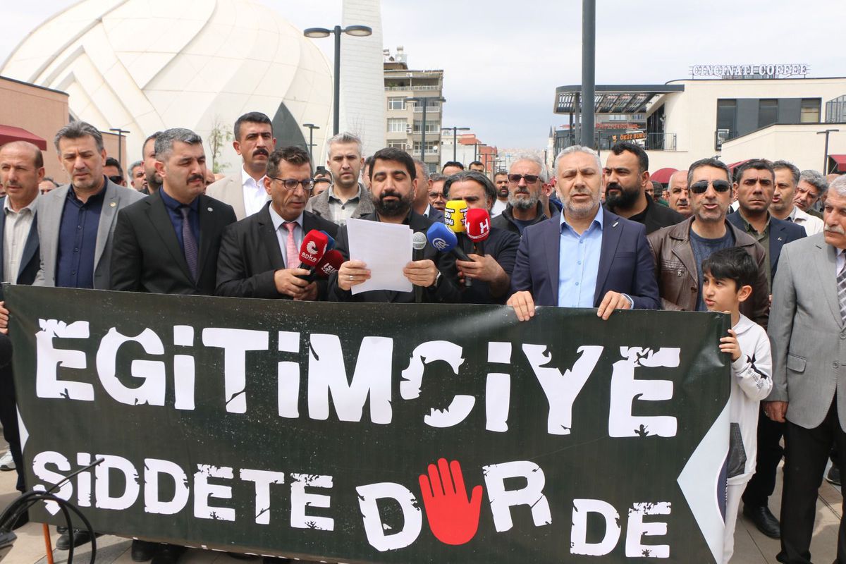 Adıyaman’da okul saldırılarında hayatını kaybedenler için gıyabi cenaze namazı