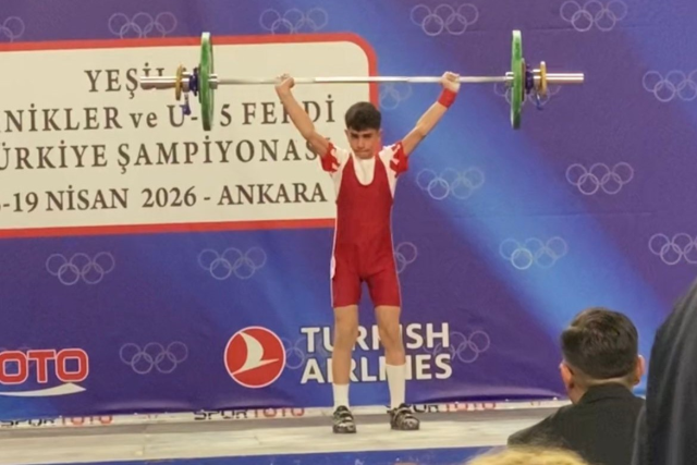 Ağrılı öğrenci halterde Türkiye şampiyonu oldu
