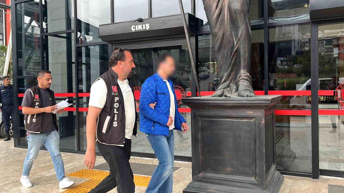 Alanya\'da sosyal medyadan cumhurbaşkanına hakaret eden şahıs tutuklandı