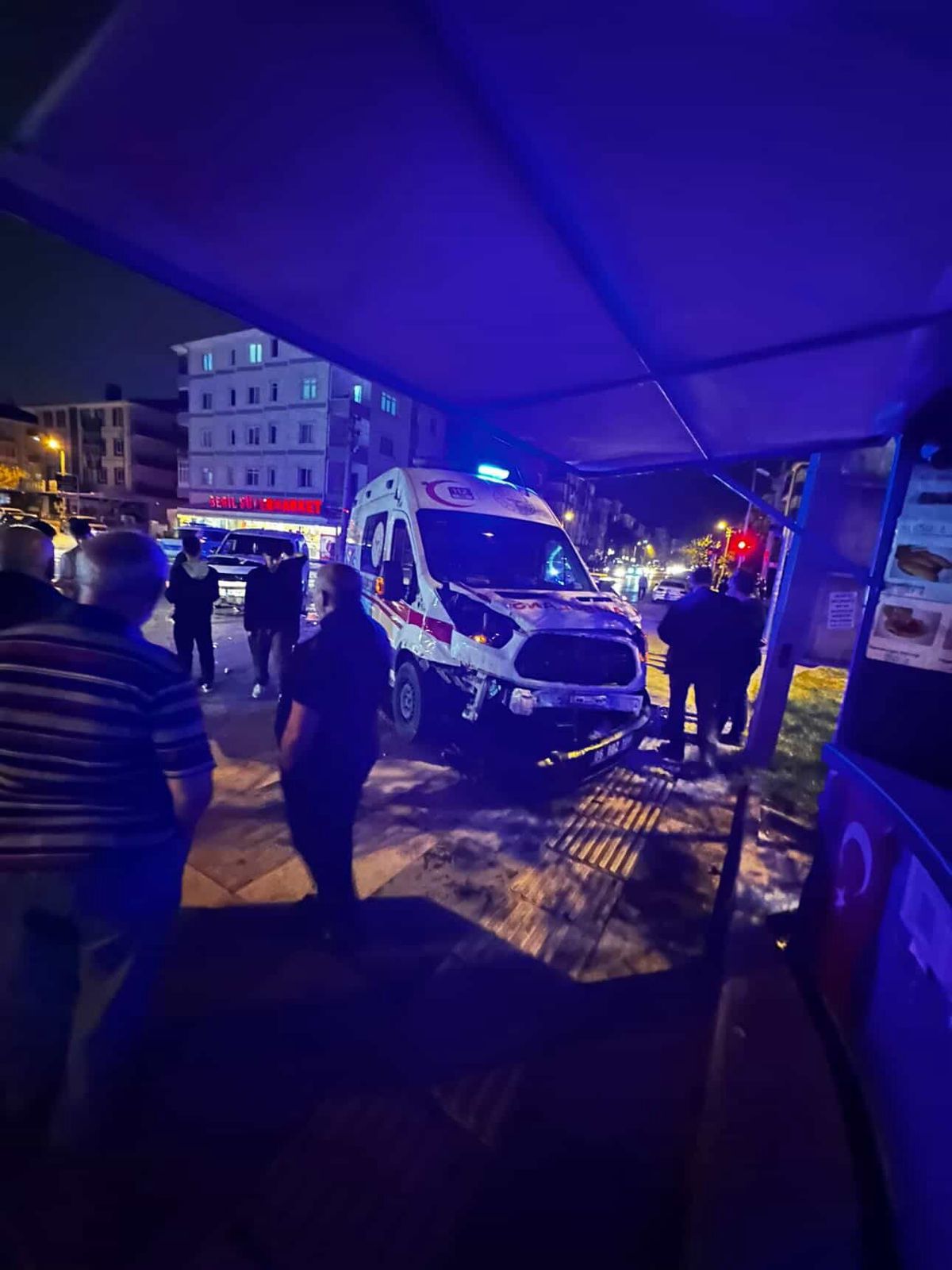 Sincan\'da Ambulansla Araç Çarpıştı: 4 Yaralı