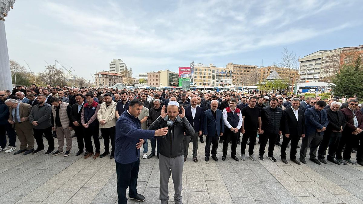 Okul Saldırısında Hayatını Kaybedenler İçin Gıyabi Cenaze Namazı