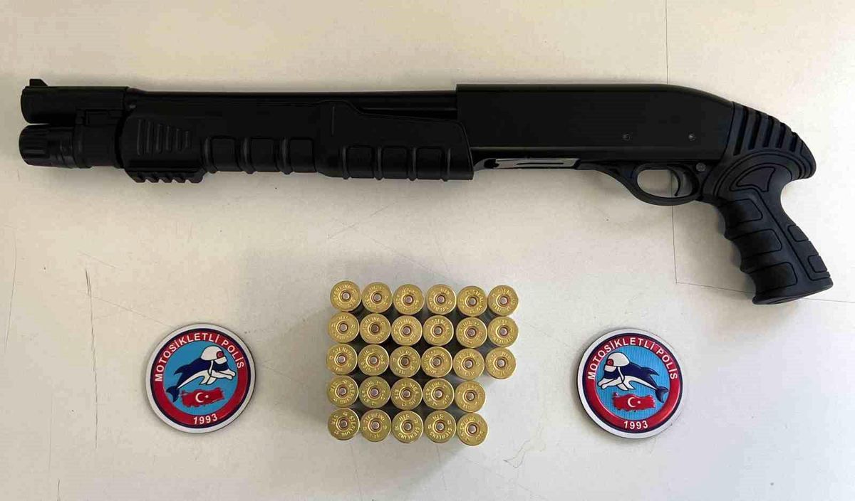 İstanbul\'da Takside Ruhsatsız Silah Ele Geçirildi