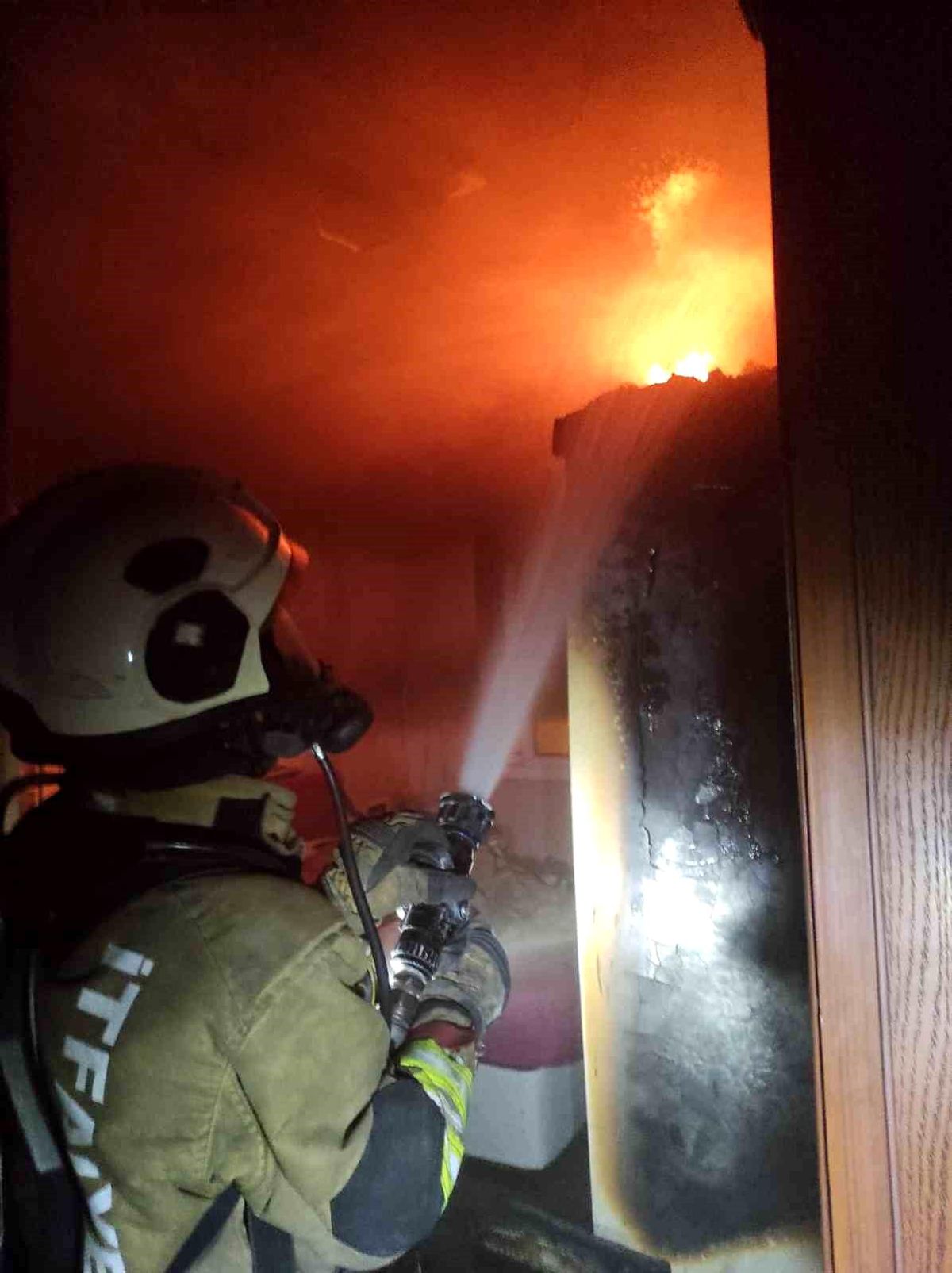 Arsuz\'da ev alevlere teslim oldu