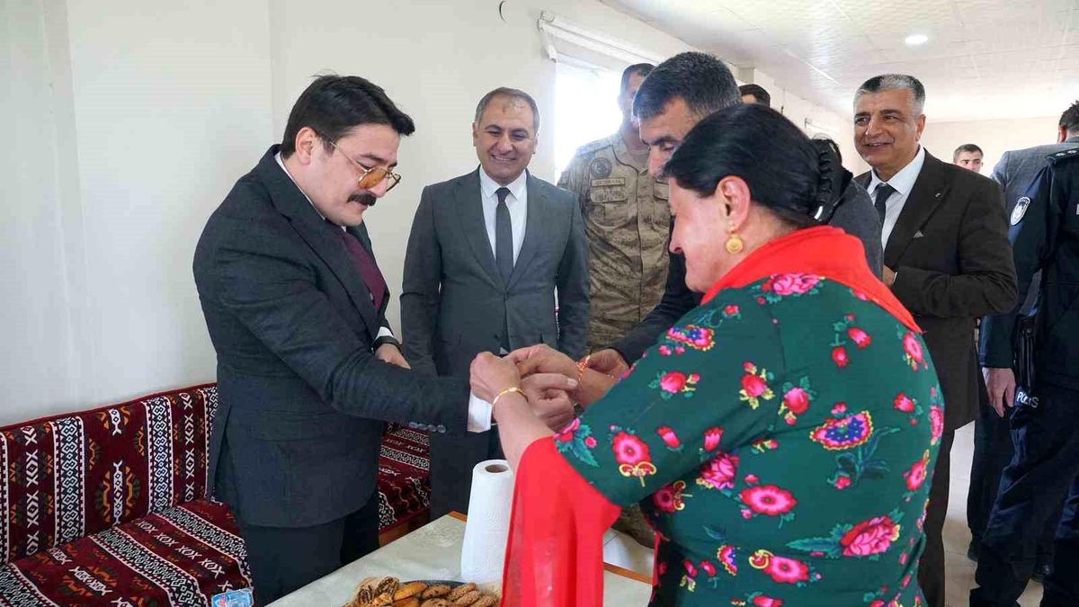 Beşiri\'de Ezidilerin Çerşema Sor Bayramı Kutlandı