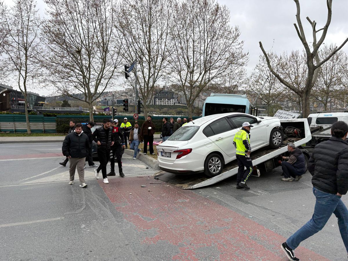 Dolmuş Kaza Yaptı, Yaralılar Var