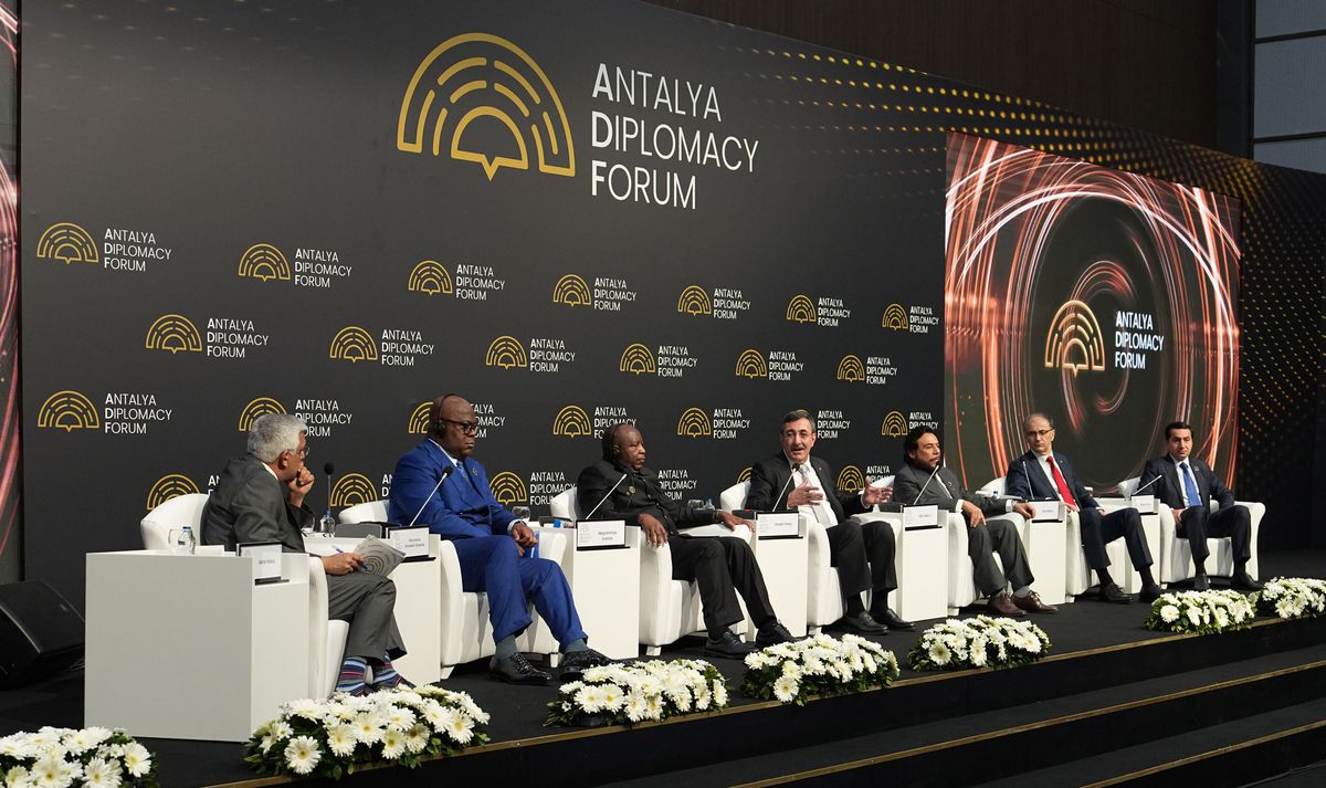 Cevdet Yılmaz: Avrupa Liderliğe İhtiyaç Duyuyor