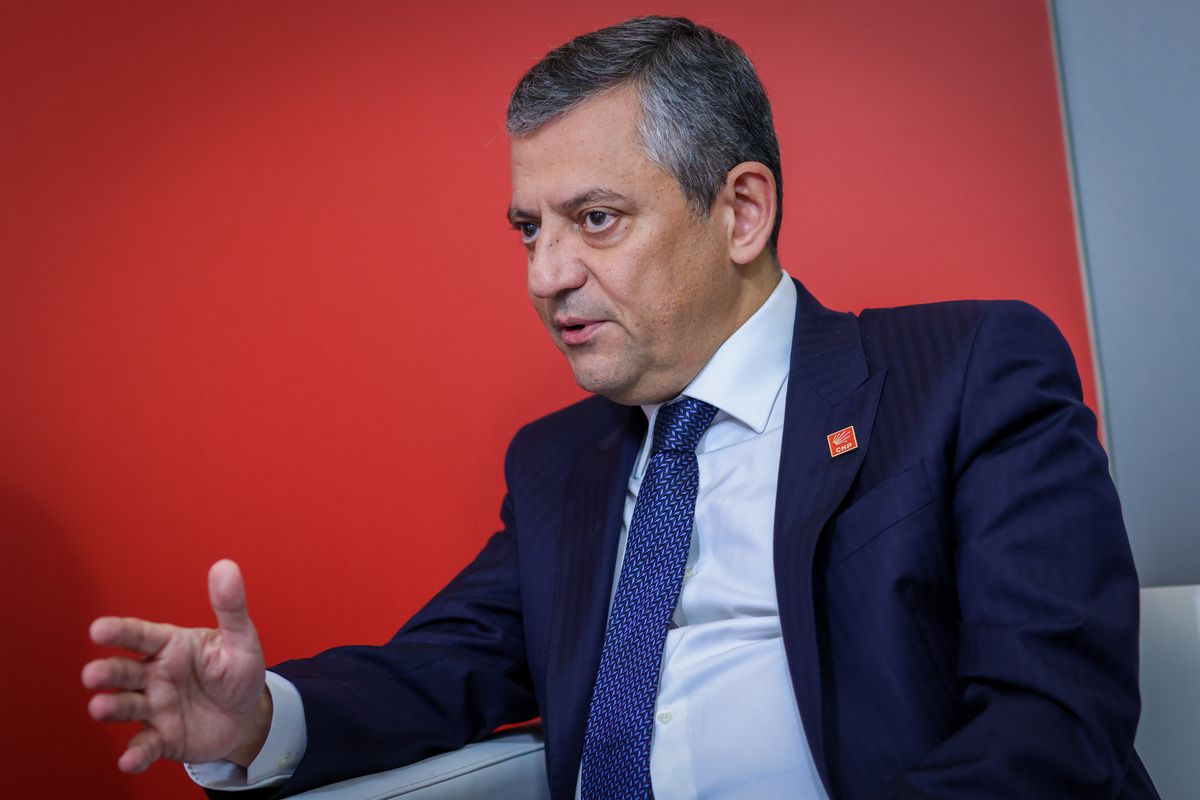 Özgür Özel İspanya\'da Babler ile Görüştü