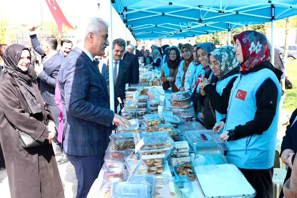 Düzce\'de ihtiyaç sahibi nişanlı gençler için hayır çarşısı