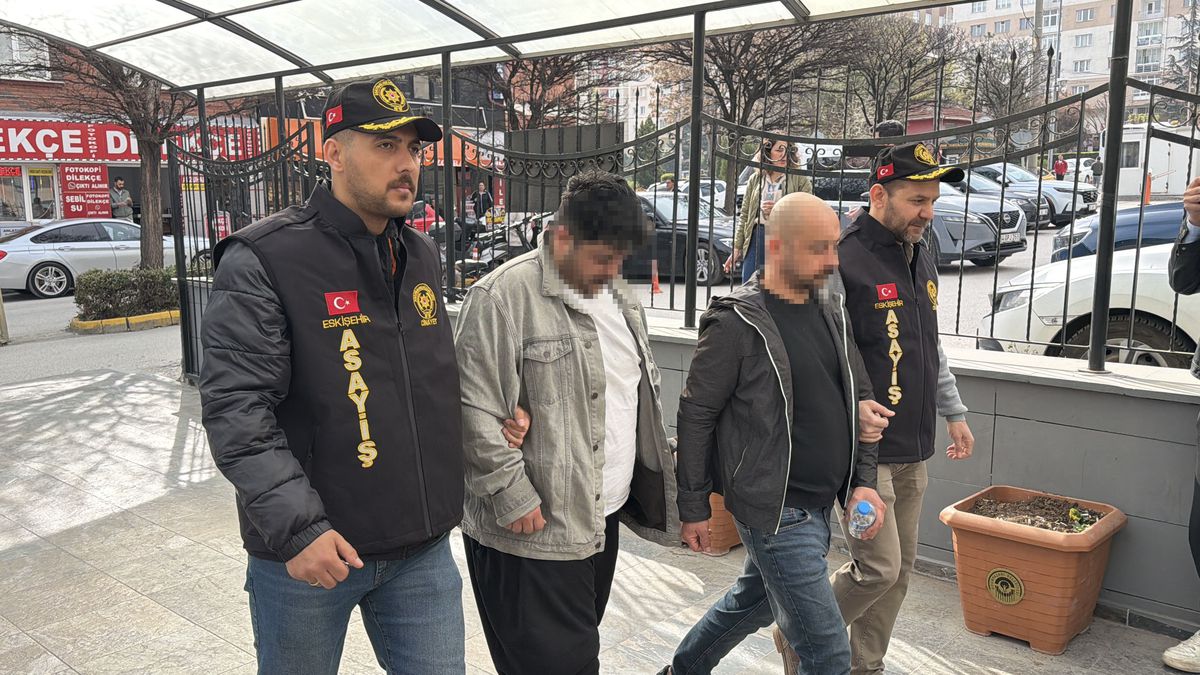 Eskişehir\'de Bar Kavgası: 10 Gözaltı