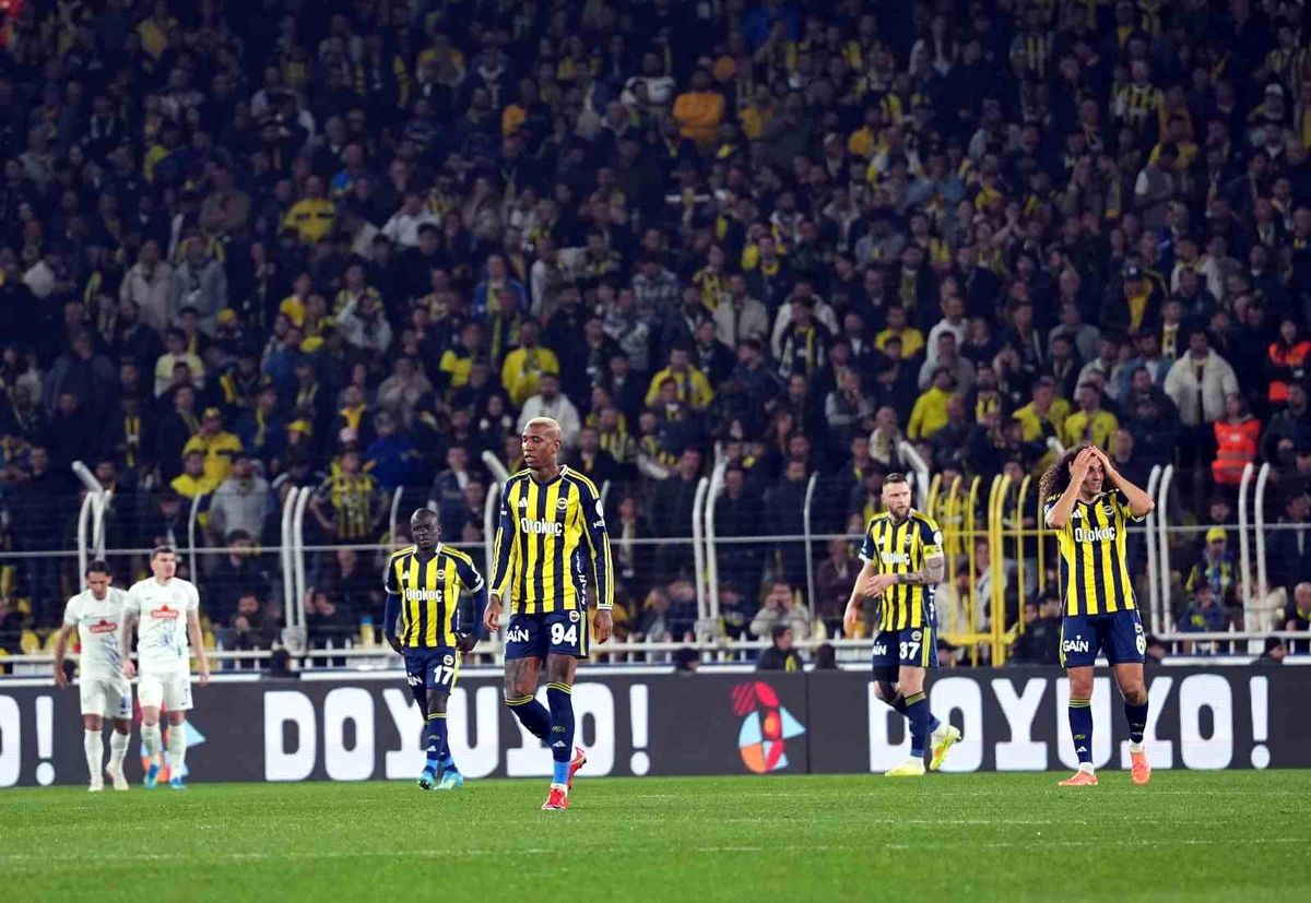 Fenerbahçe derbi öncesi puan kaybetti