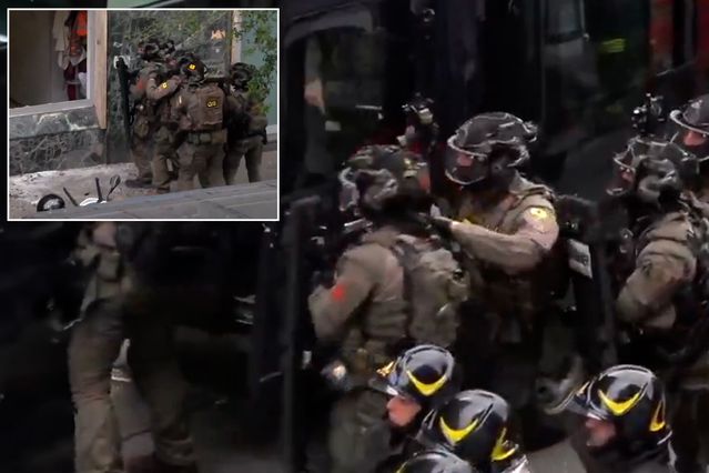 Güpegündüz film gibi soygun! 25 rehineyi bırakırken bakın nasıl kaçtılar