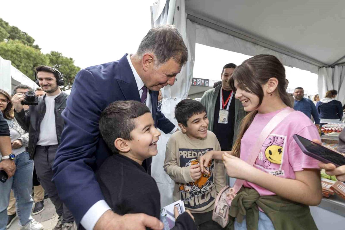 İZKİTAP-7. İzmir Kitap Fuarı kapılarını açtı