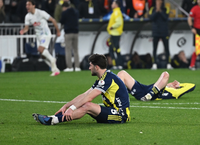 Fenerbahçe, 10 kişi kalan Çaykur Rizespor karşısında 90+8'de yıkıldı