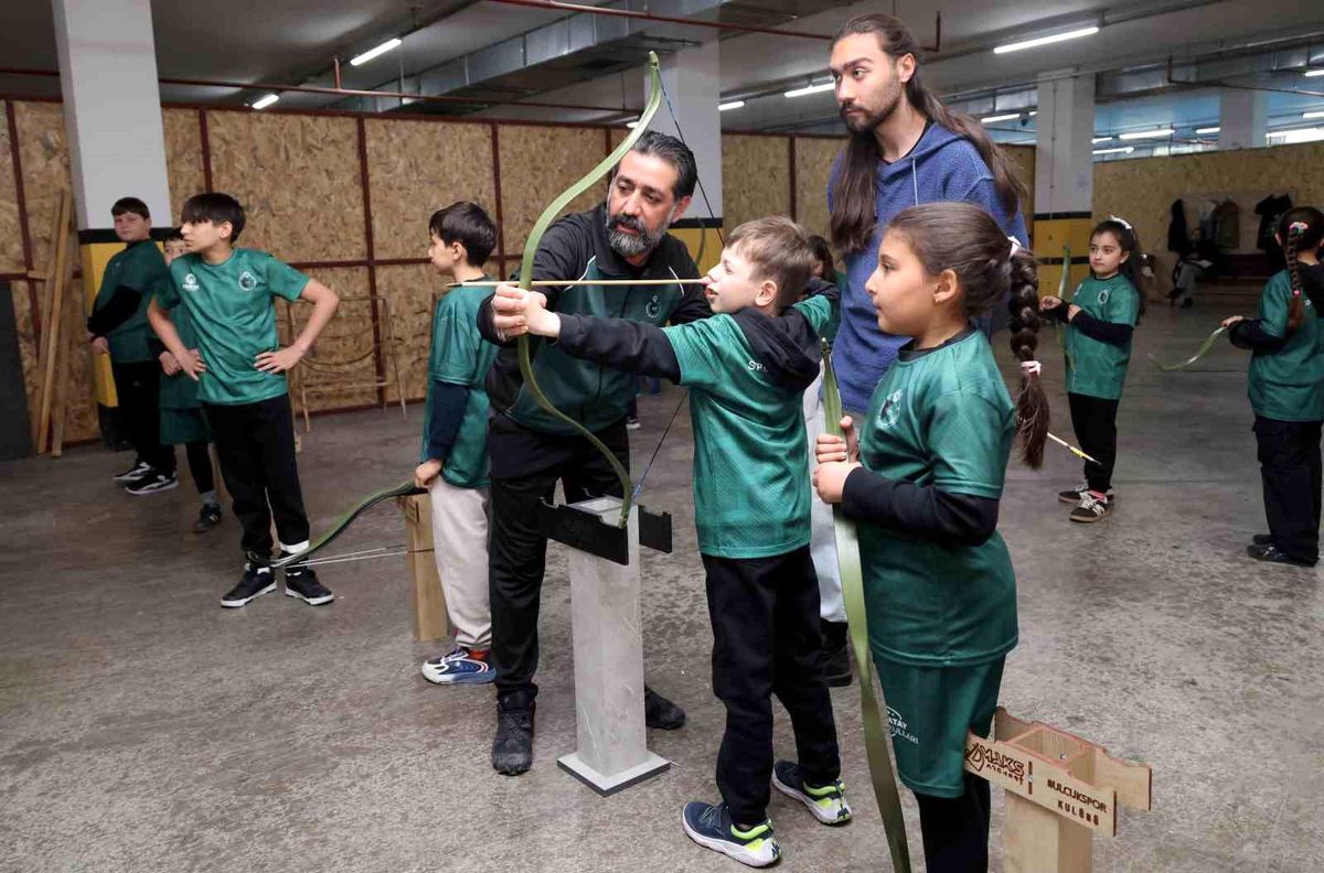 Karatay\'da Spor Okulları gençleri geleceğe taşıyor