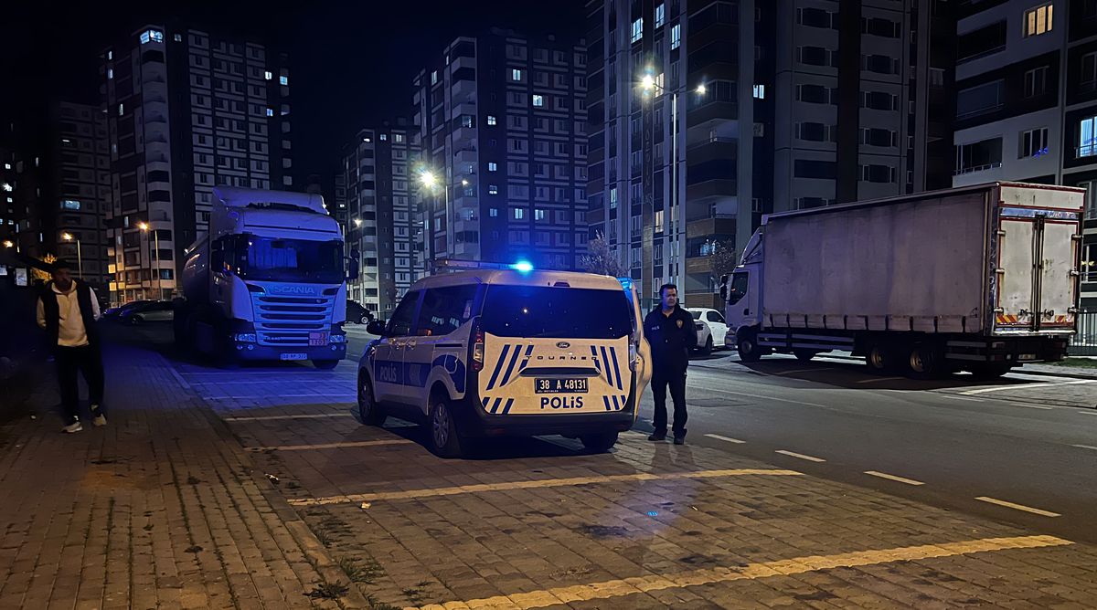 Kayseri\'de Bıçaklı Kavga: 4 Yaralı