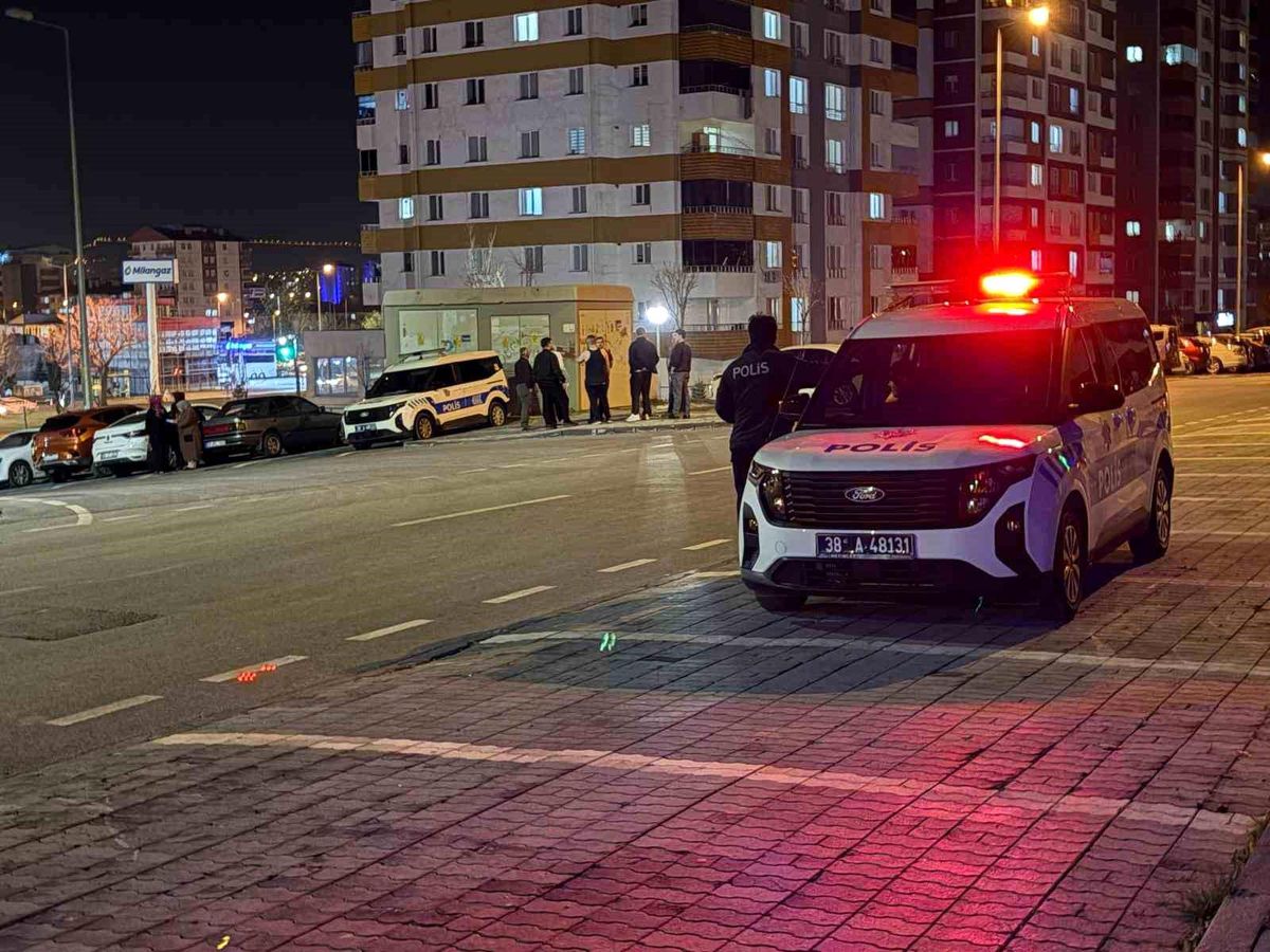 Kayseri\'de Bıçaklı Kavga: 4 Yaralı