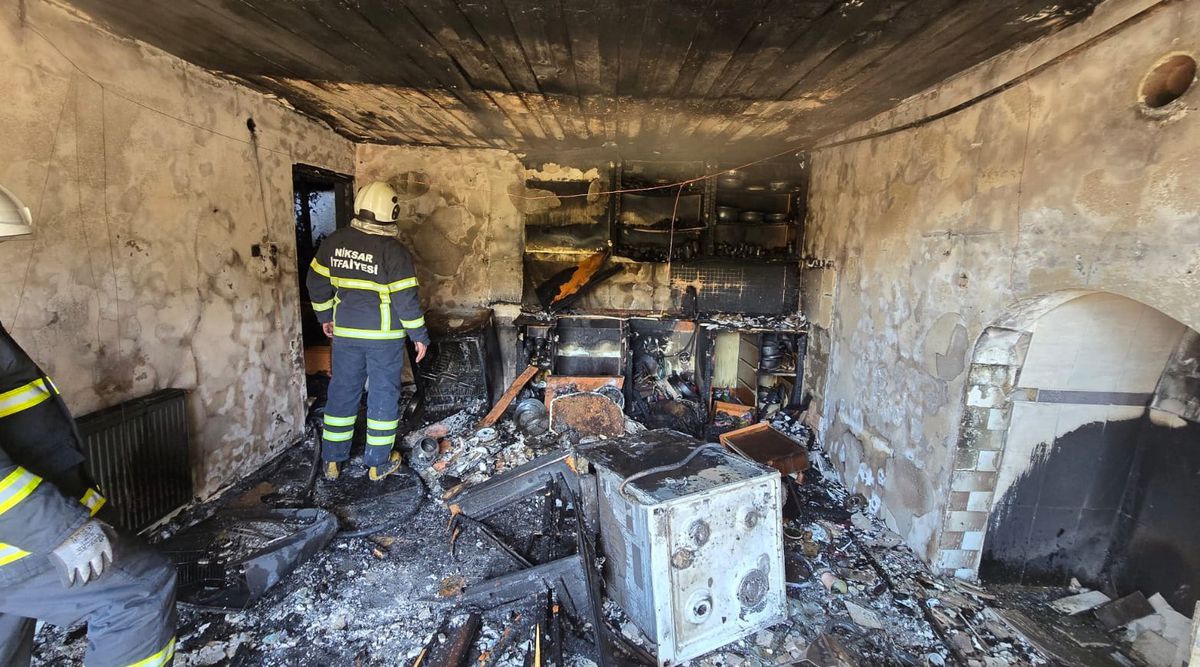 Yangında Yaralanan Kadın Hayatını Kaybetti