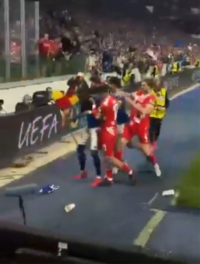 Maç sonundaki sevinci ortalığı savaş alanına çevirdi