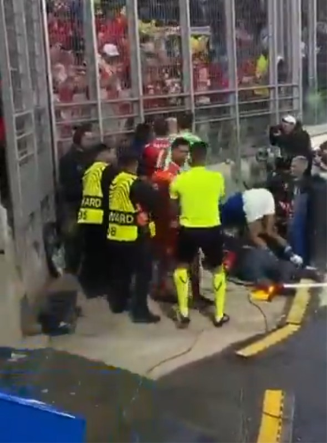 Maç sonundaki sevinci ortalığı savaş alanına çevirdi