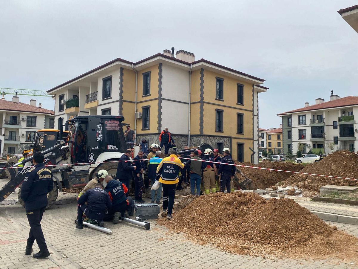 Manisa'da Kanalizasyon Çalışmasında Göçük