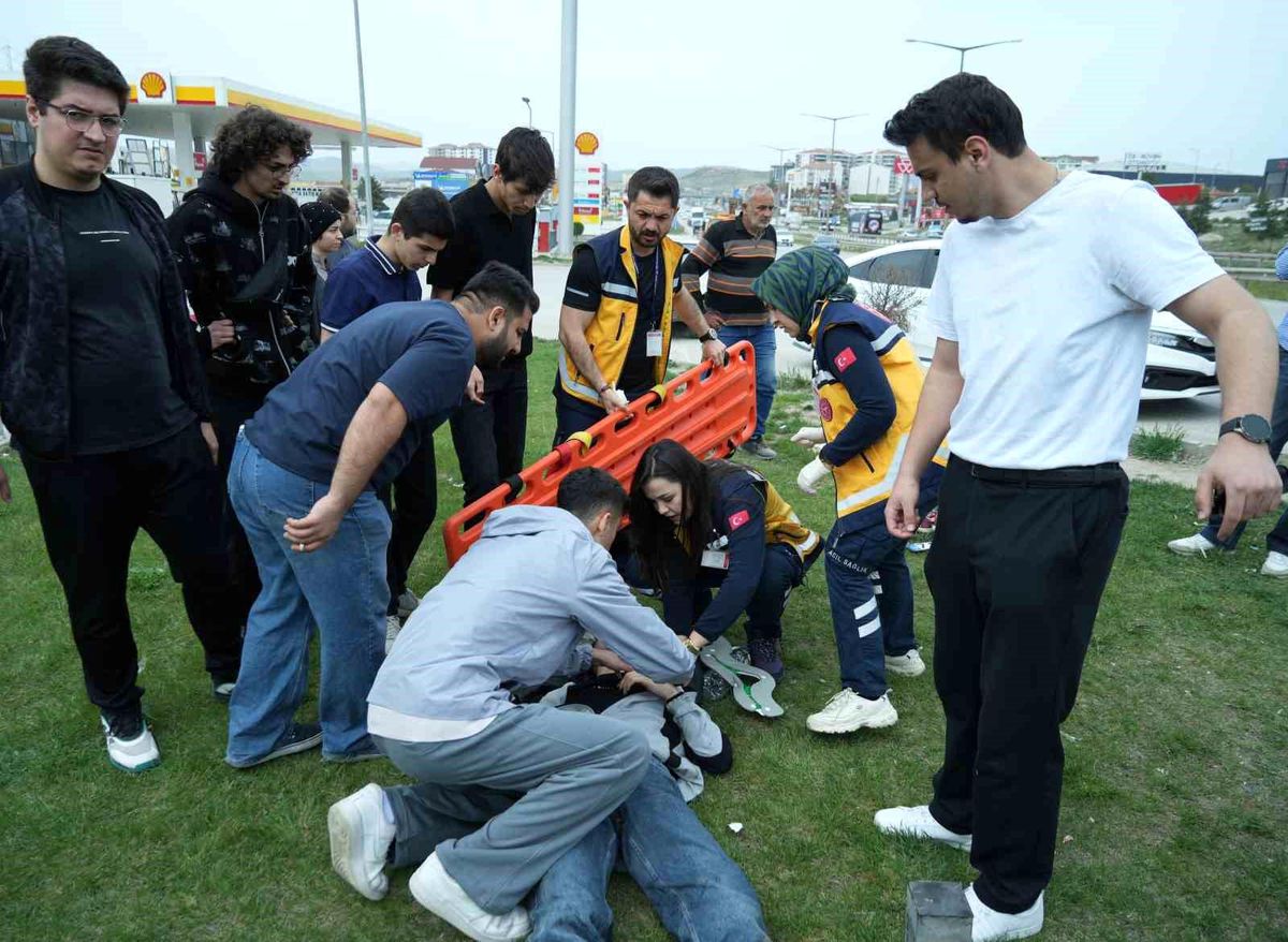 Kırıkkale\'de Kaza: Motosikletliye Vatandaşlar Yardım Etti