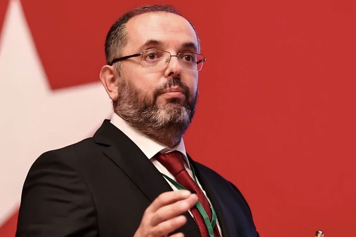 MSÜ Rektörü Erhan Afyoncu\'dan Fenerbahçe yönetimine sert tepki