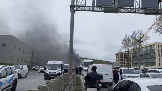 Pendik’te Kamyonette Yangın Paniği