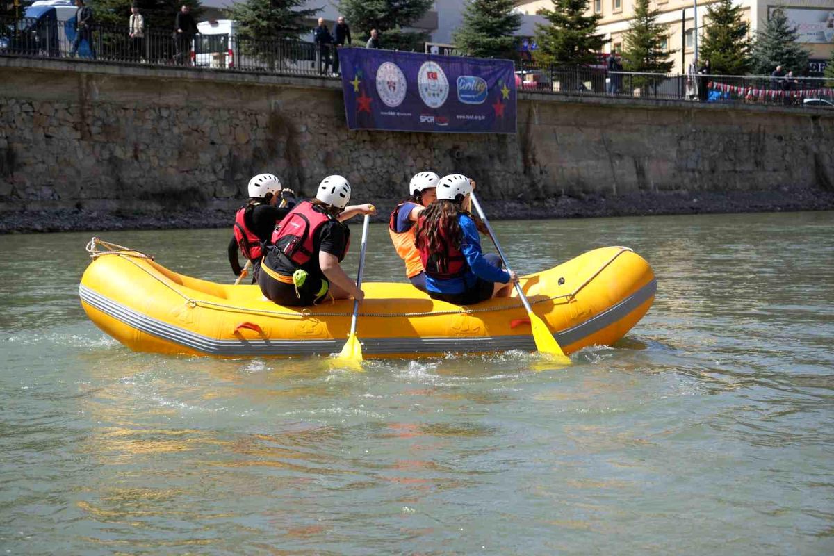 Üniversiteler Arası Rafting Şampiyonası Devam Ediyor