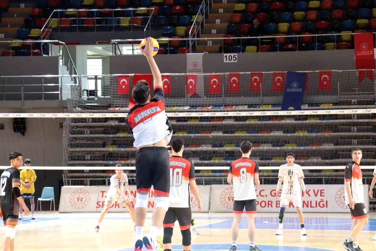 Şanlıurfa Büyükşehir Belediyesi genç erkekler voleybol takımından filede ikinci galibiyet