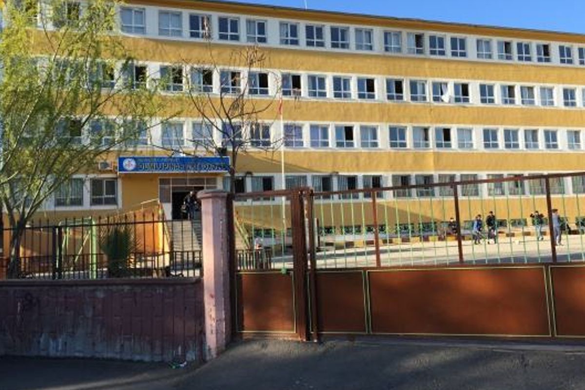 Şanlıurfa\'da bir ortaokulda öğretmene bıçaklı saldırı girişimi! Zanlı bu kez veli