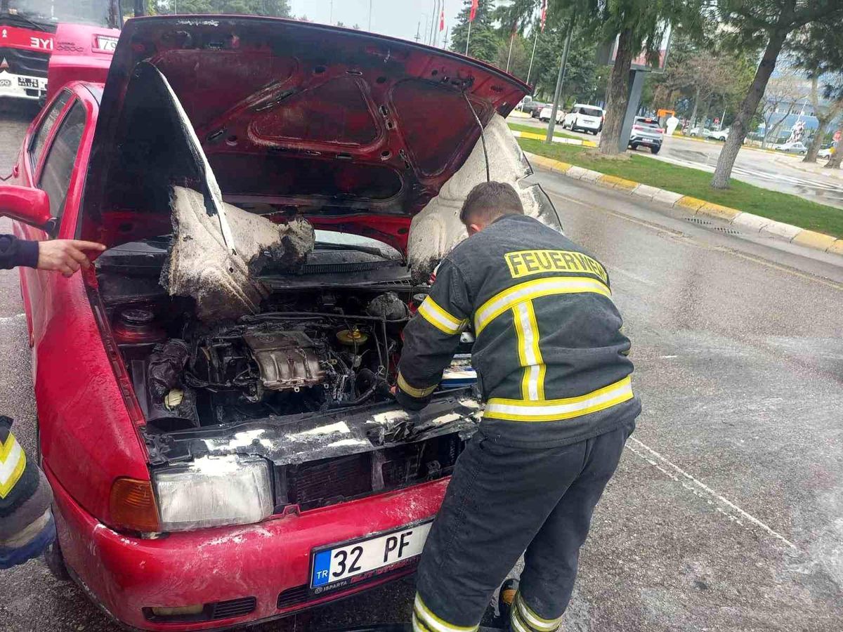 Isparta\'da Otomobil Yangını