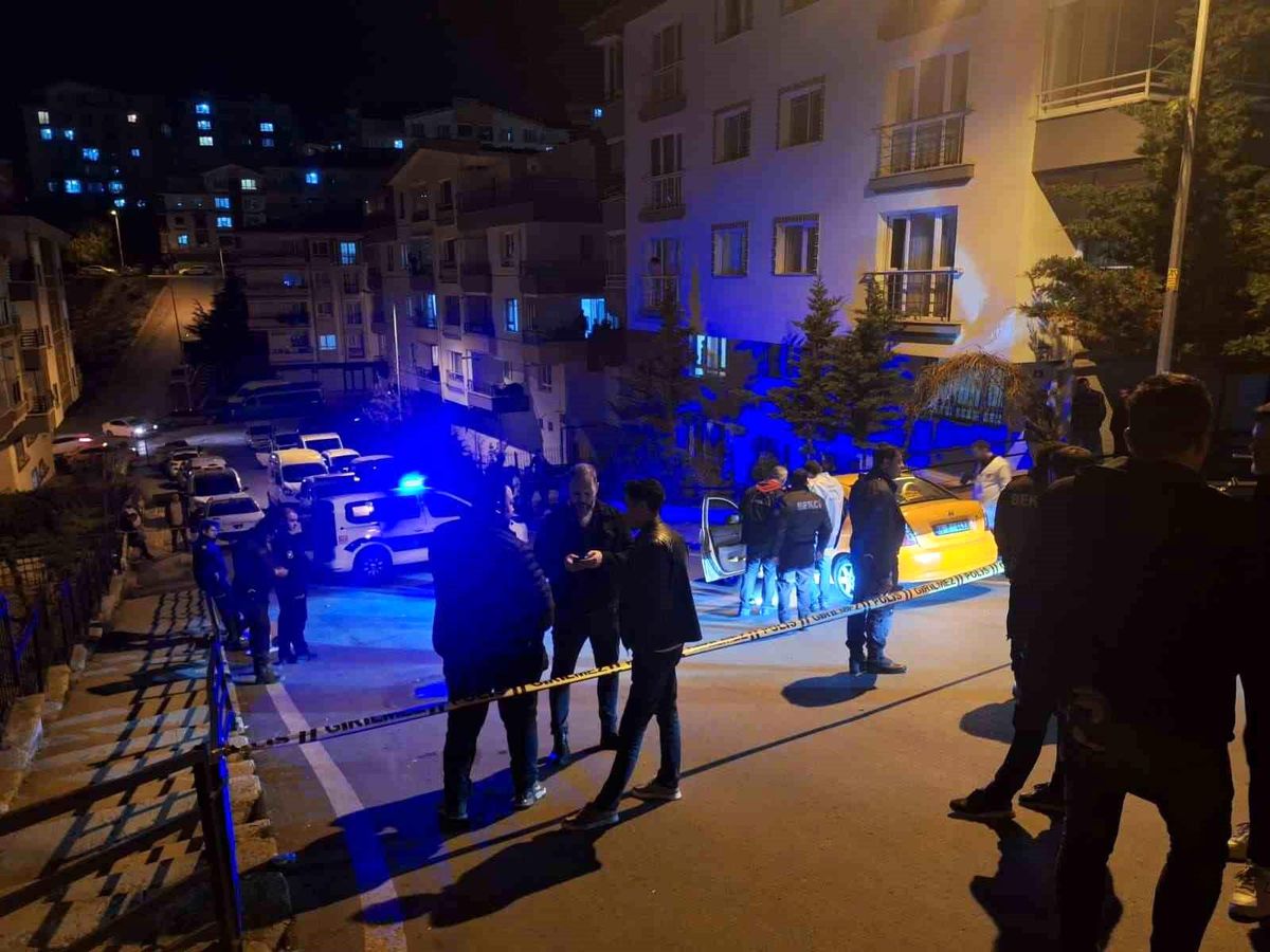 Ankara\'da Takside İfrit Tartışma: Arkadaşını Vurdu