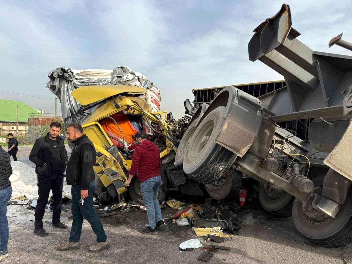 Hatay\'da Tır Kazası: 3 Yaralı