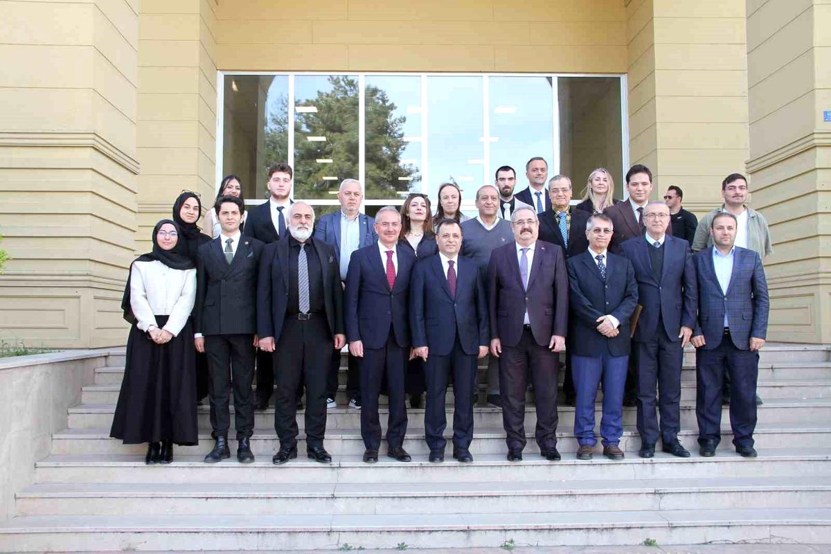 Türk hukukunun önemli ismi Ali Fuad Başgil unutulmadı