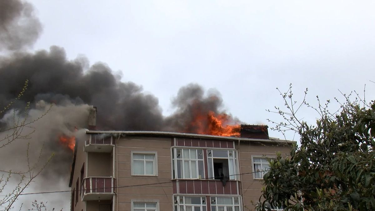Ümraniye\'de 3 Katlı Binada Yangın