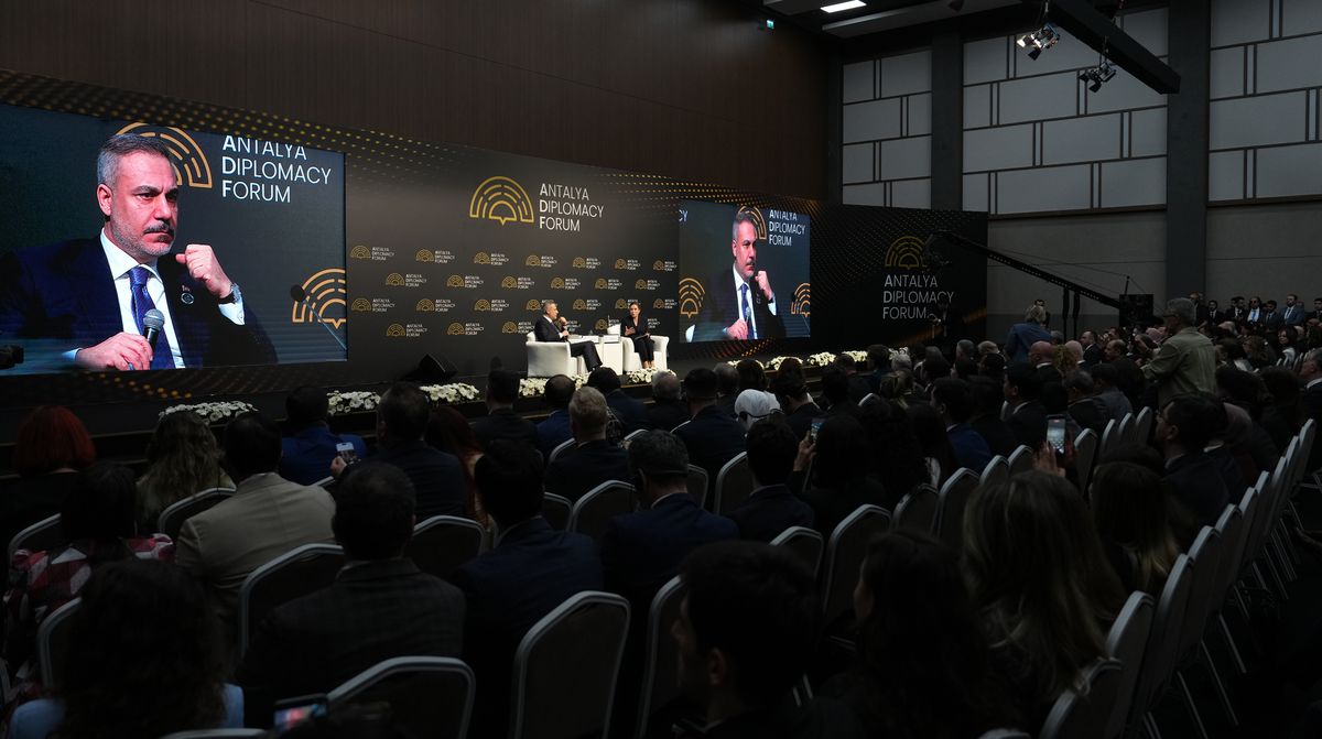 ADF 2026\'nın ikinci gününde Bakan Fidan\'dan HostTalk toplantısı