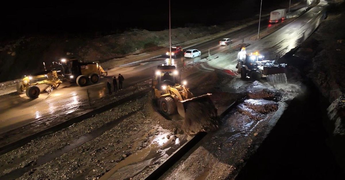 Adıyaman\'da Heyelan: Cadde Kapatıldı