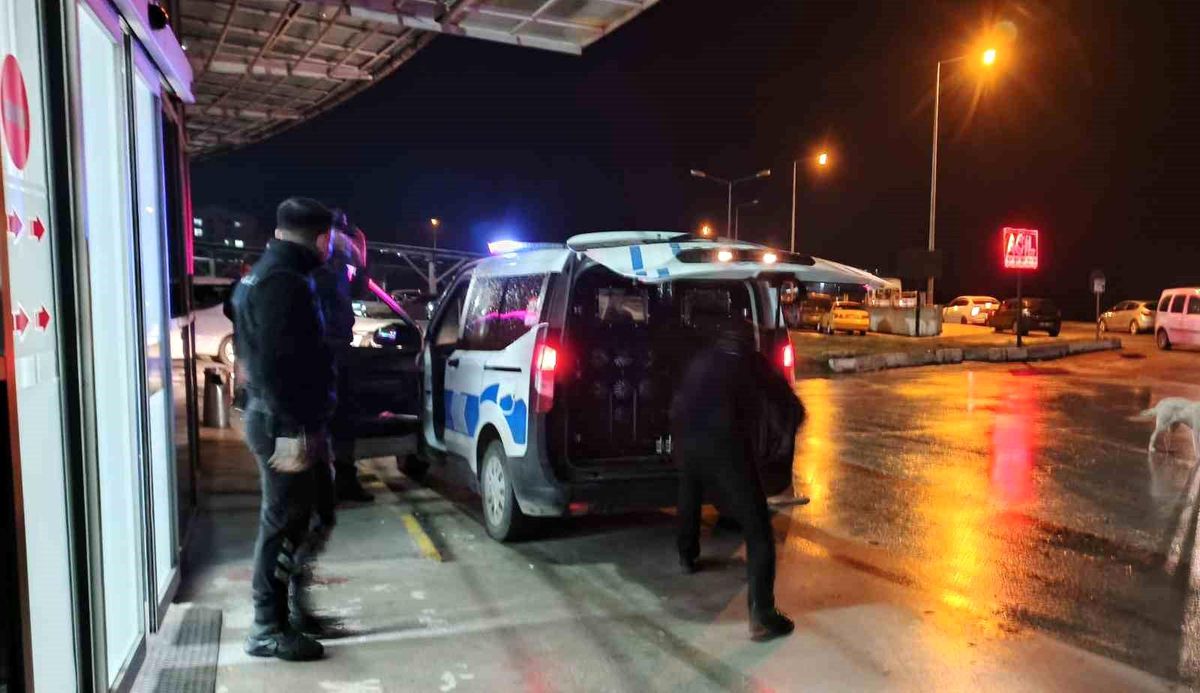 Bafra\'da Kavga: 3 Yaralı, 2 Gözaltı