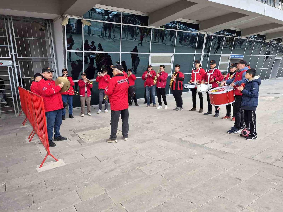 Espana Cani Tezahüratının Hikayesi