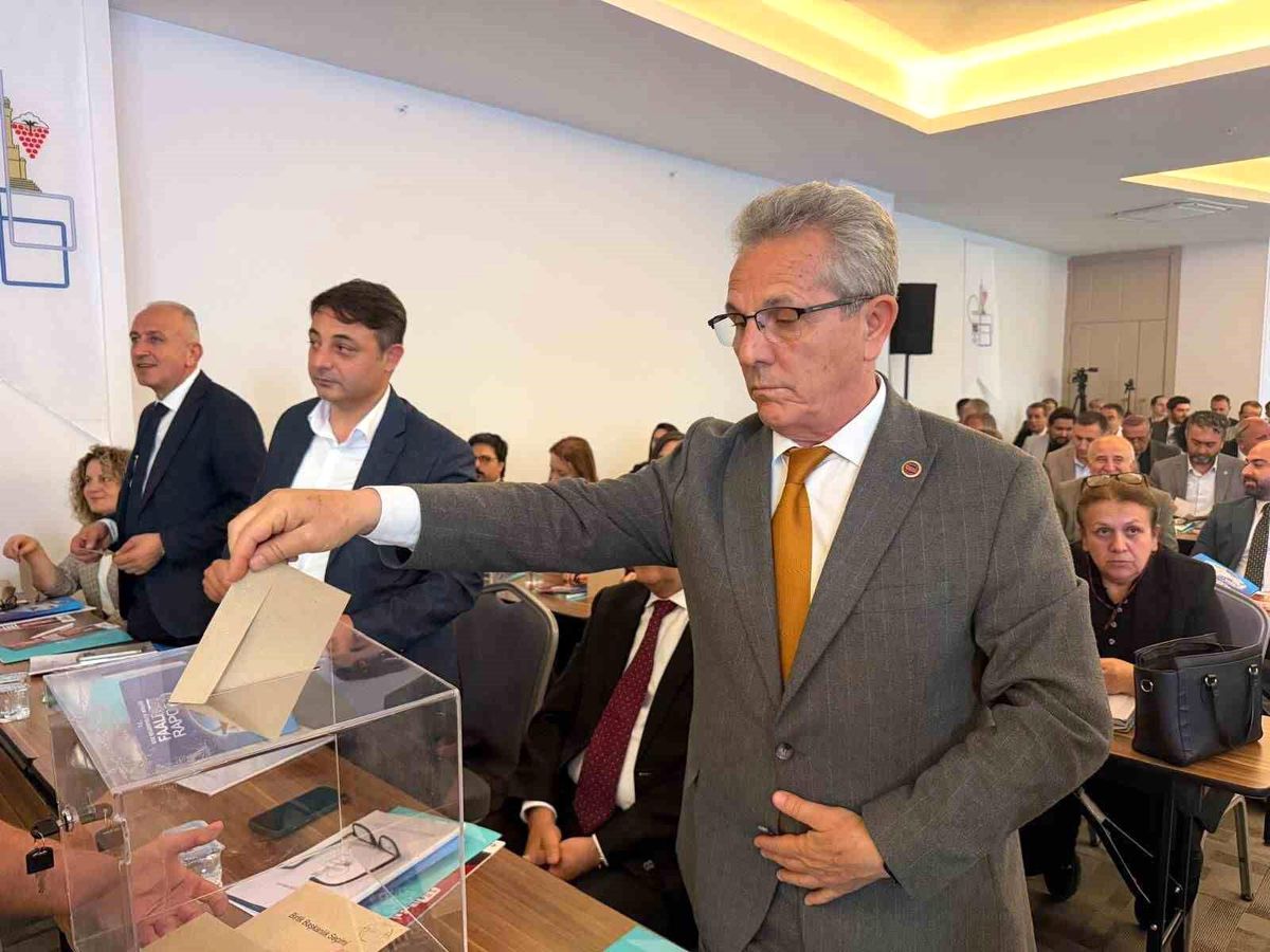 Başkan Tetik Ege Belediyeler Birliği encümen üyeliğine yeniden seçildi