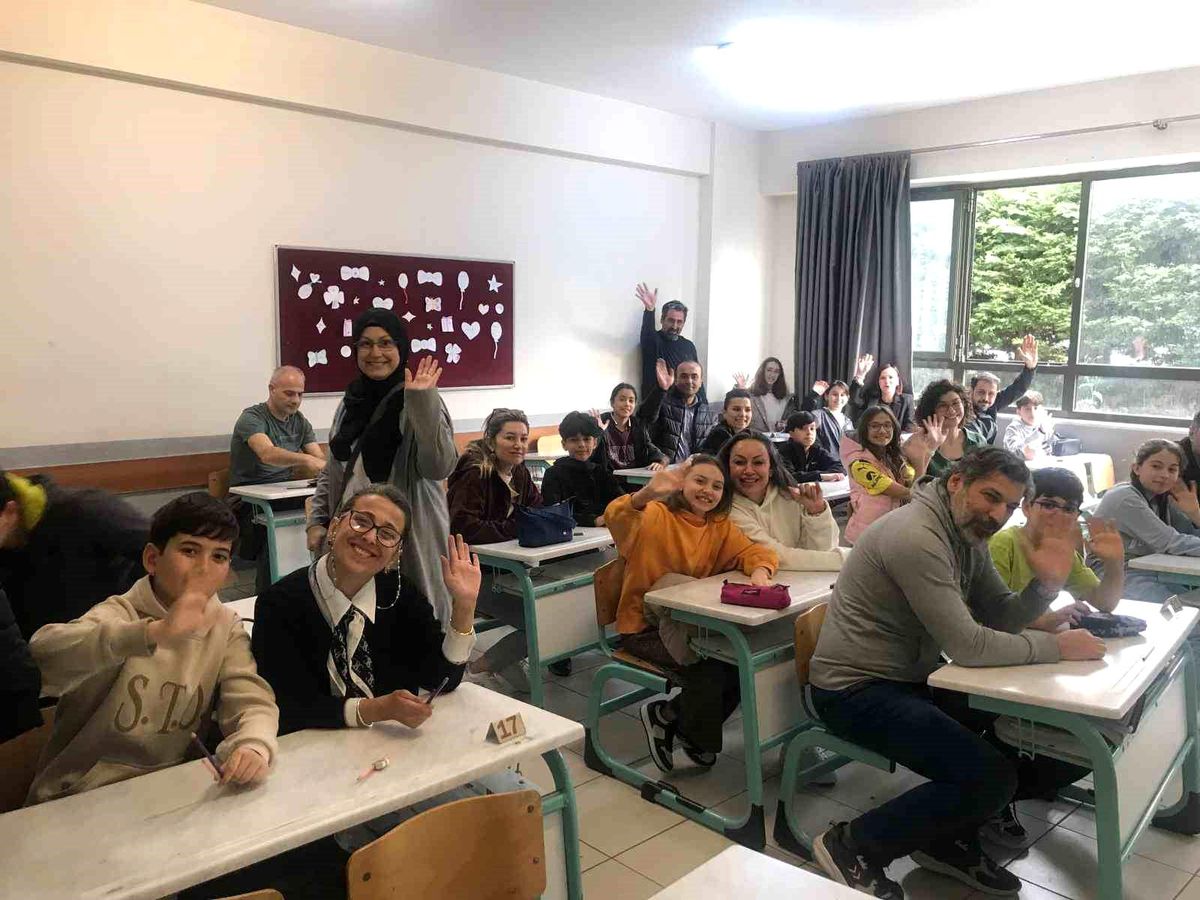 Bursa\'da Veliler ve Öğrenciler Kitap İçin Bir Araya Geldi